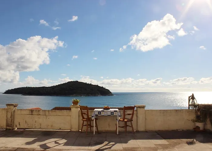 ルームズ ラザレティ